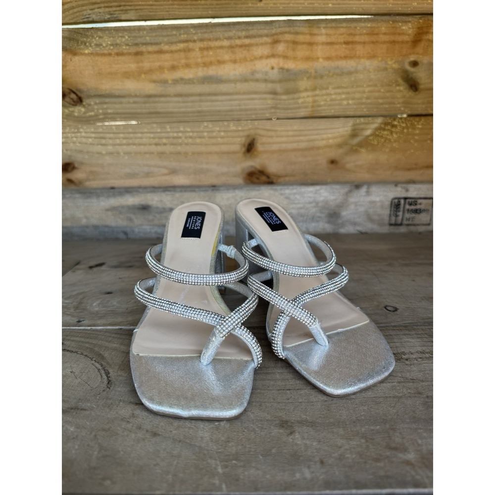 Jones New York Earon Sandals heels~size 7.5 Silver Dressy Heels Chunk Heel CUTE!
